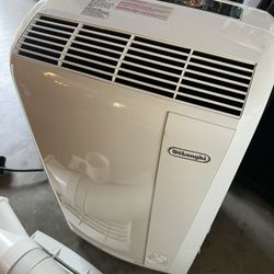 DeLonghi AC Unit Excellent Condition Includes Parts