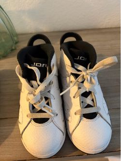 Kids Jordan 6 Retro Reverse Oreo / Yeezy Slides both size 10c