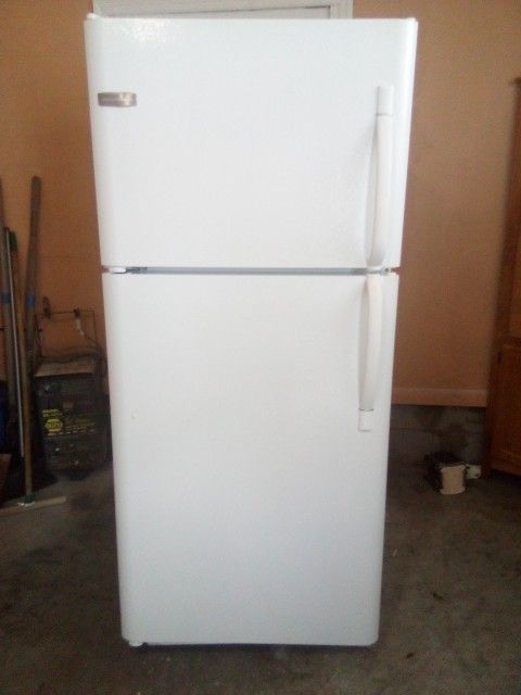 Nice 18 Cu Ft Fridge, Free Delivery