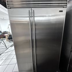 48ā SUB ZERO BUILT IN STAINLESS STEEL REFRIGERATOR