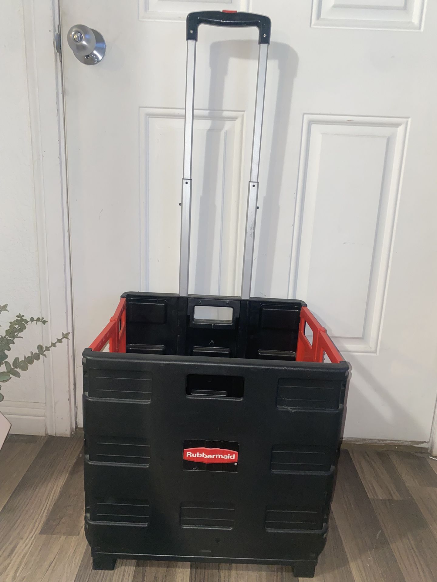 Rubbermaid Folding Rolling Cargo Crate