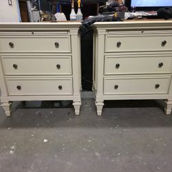 Set of 2 Modern Cream Color Nightstands