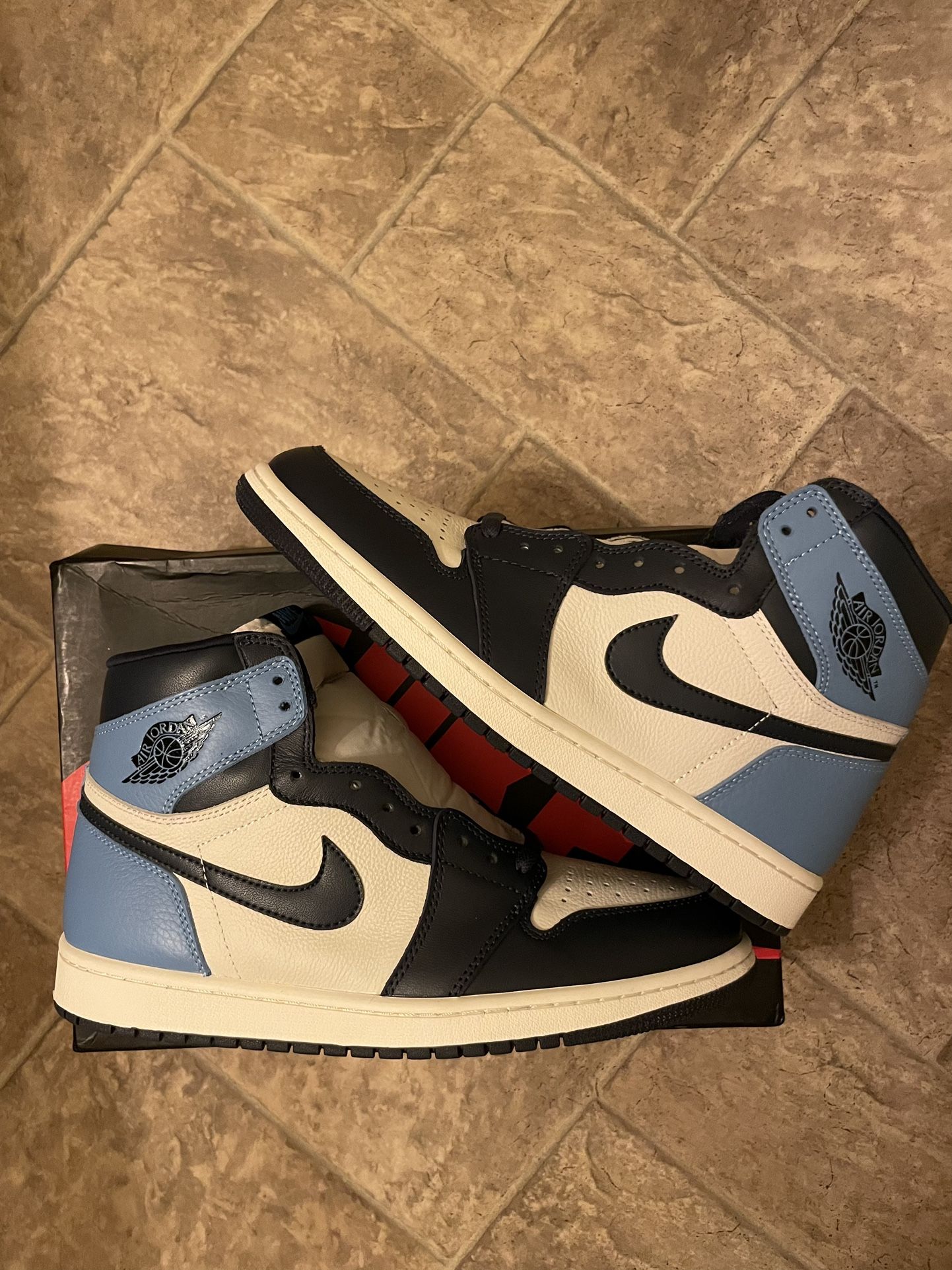 Jordan 1 Retro High Obsidian UNC