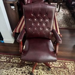 🚨 MOVING SALE – Executive Leather Office Chair (READ) – MUST GO