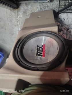 MTX Audio Subwoofer in Enclosure Box