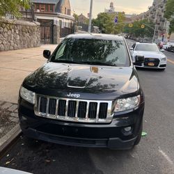 2011 Jeep Grand Cherokee. Laredo 4x4. 