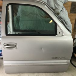 GMC/Chevy Silverado 1500 Passenger Front Door / Brand new radiator And New Fuel Lines 