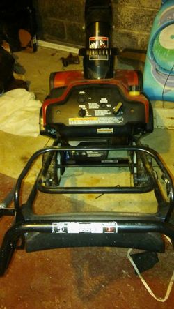 TORO 24IN 141CC MOTOR SNOW BLOWER