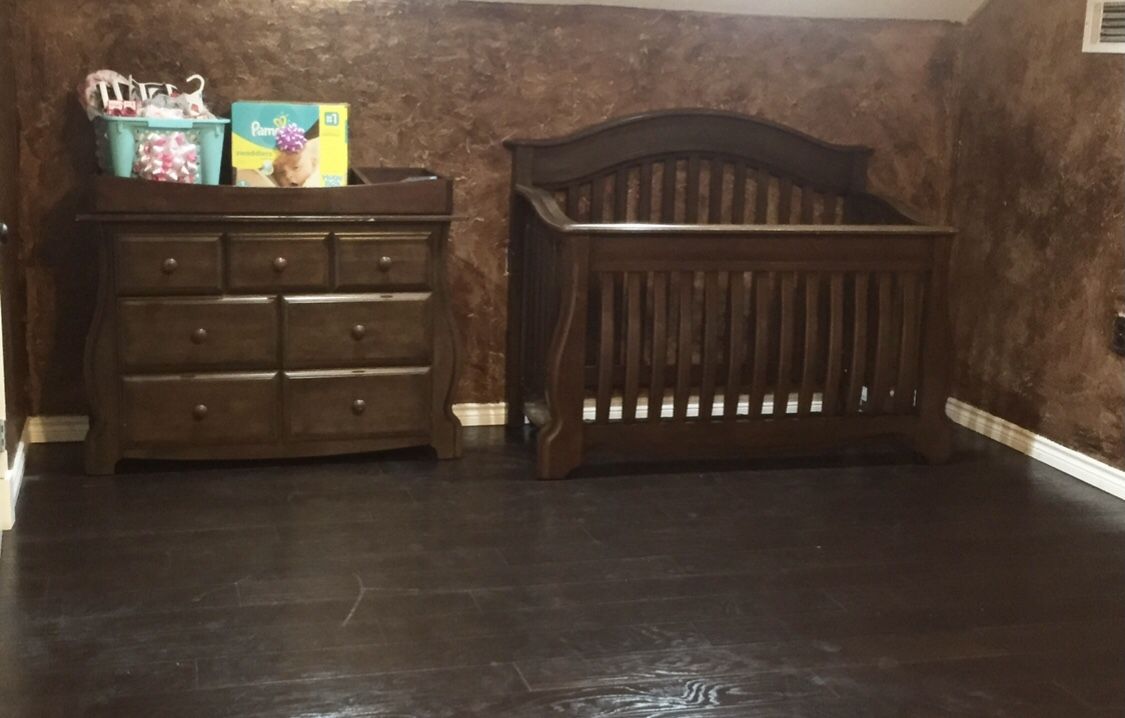 Crib & Dresser/ Changing Table 