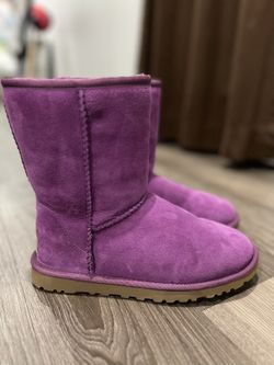 Ugg ( lavender) Size 6