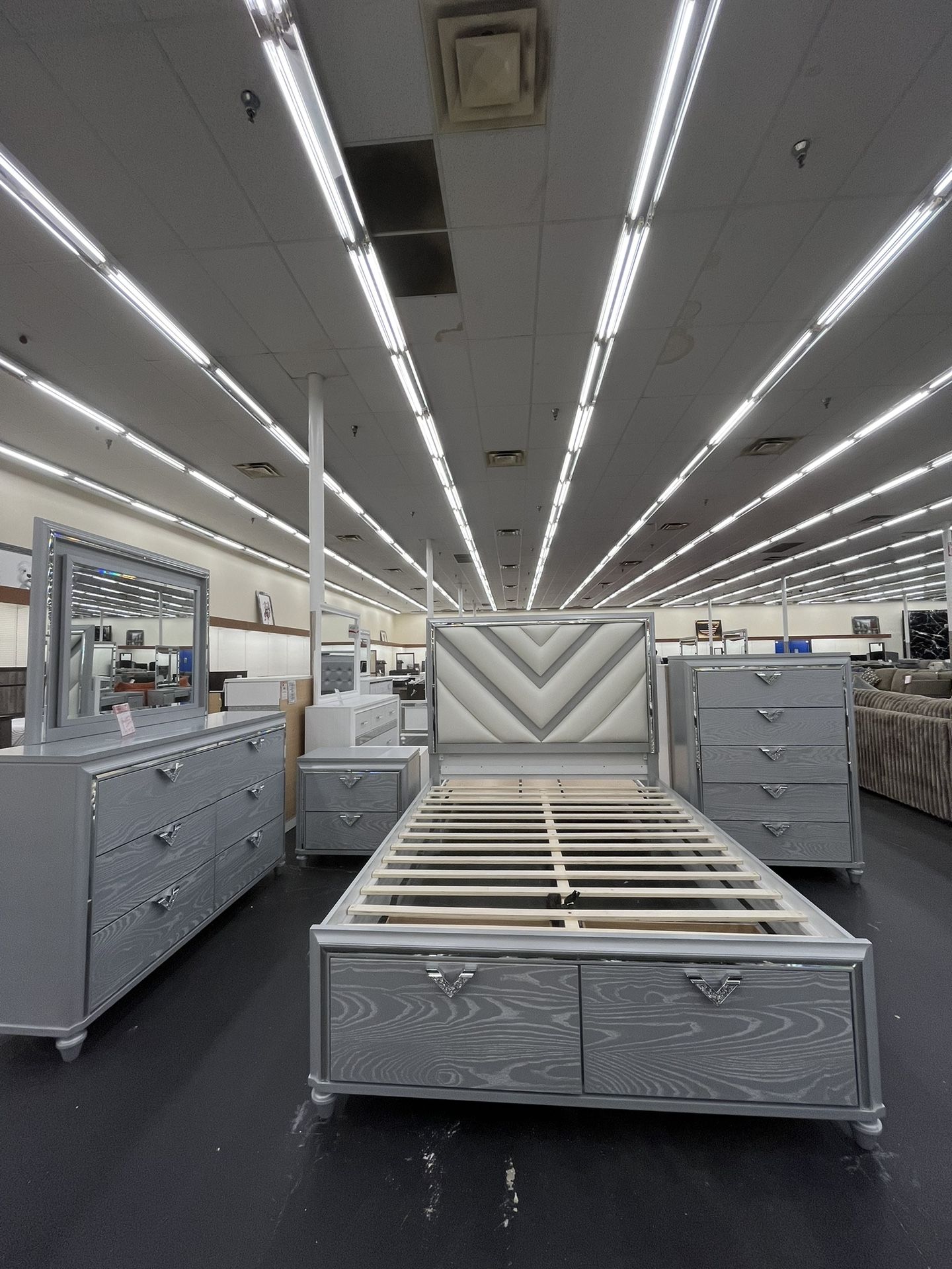 Fancy Gray Bedroom Set $25 Down