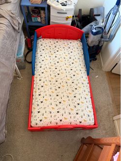 Toddler bed
