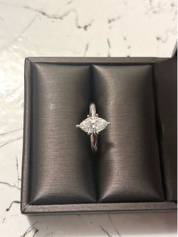 14kt Marquise Diamond ring
