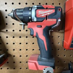 18v Milwaukee Drill And Drill Driver Combo