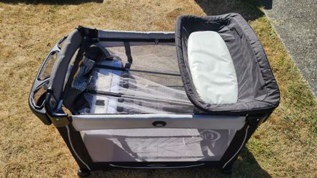 Graco Pack and Play. Full setup!