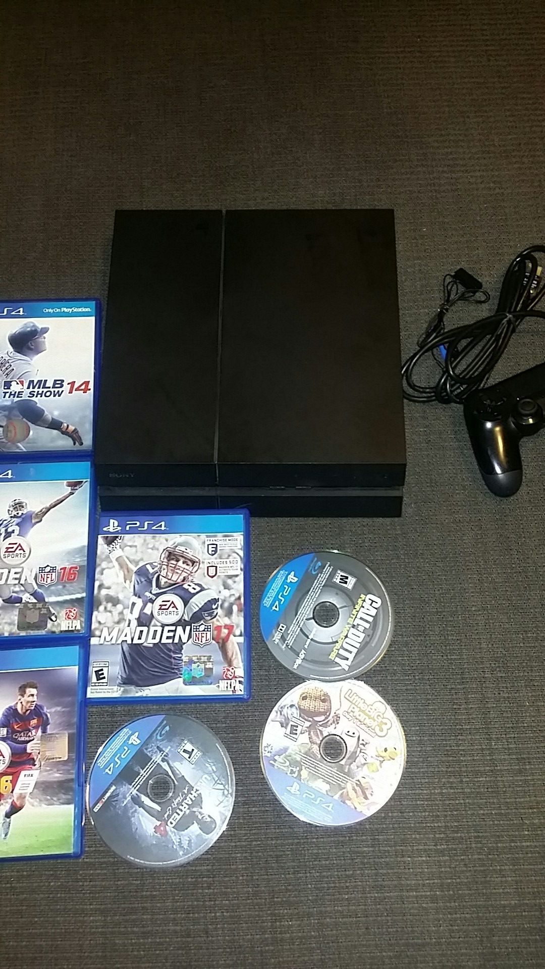Ps4 with 7 games and all the cables 1 earphone all for 210