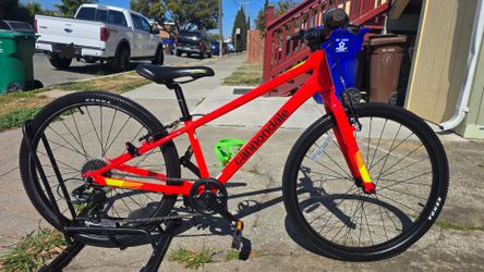 Cannondale Mountain Bike 24"Tires 
Practically New