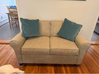 Bassett love seat