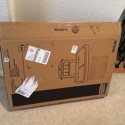 BRAND NEW rubbermaid changing table 