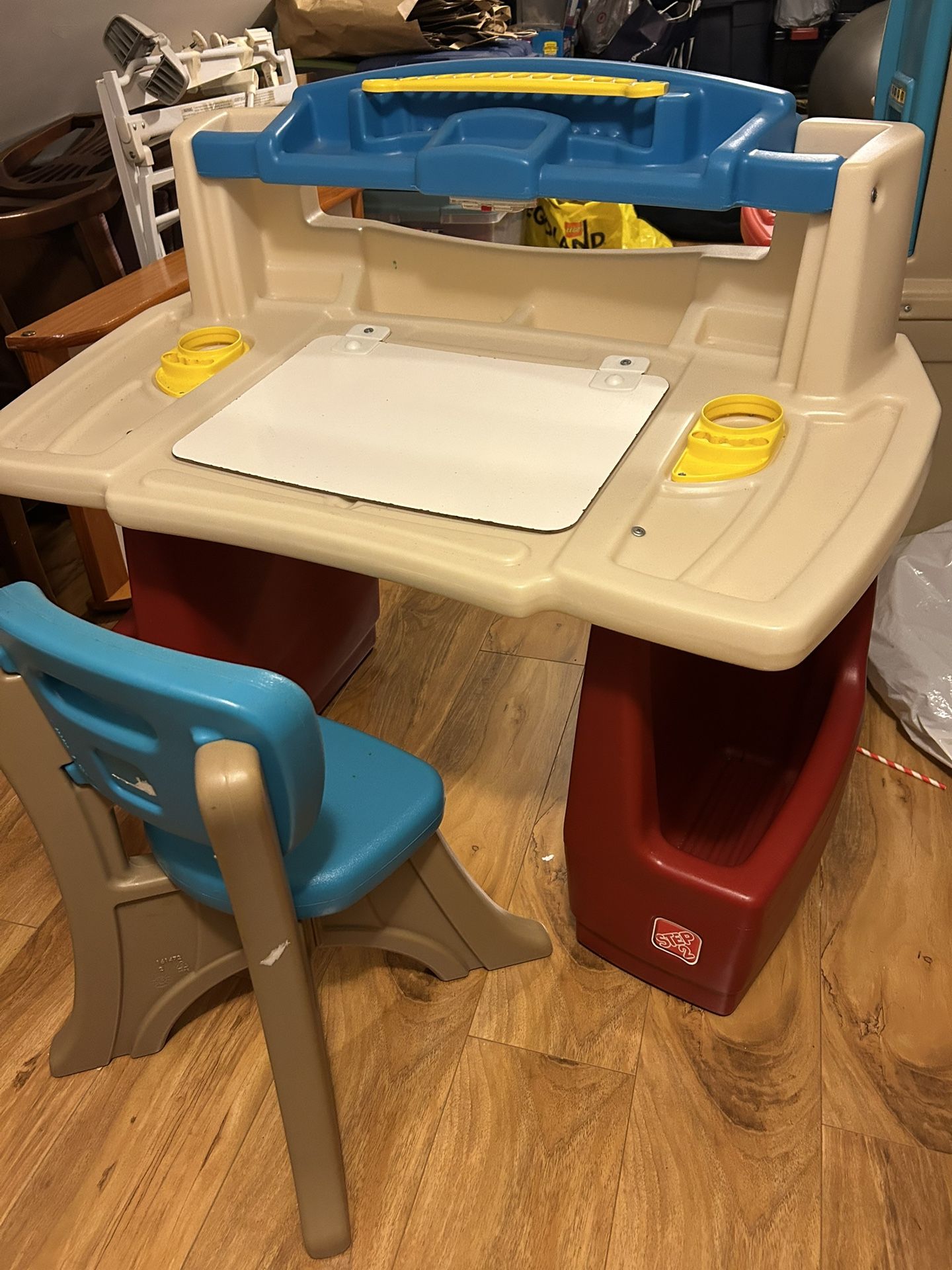 step2 art table deluxe with chair Kids