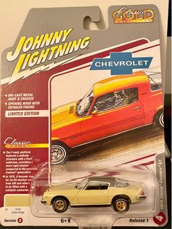 Johnny Lightning 1975 Chevy Camaro LT diecast toy
