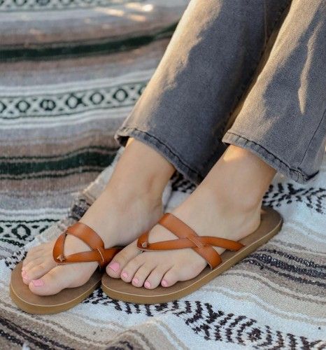 Flojos Priya Sandals Beach Wear 5 Point Flip Flops Tan Women's Size 7 NWT