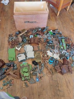 Dragons Krystal Wars Mega Block 470+ Assesories Includes Large Wooden Box