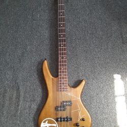 Ibanez GSR200B 4 strings bass