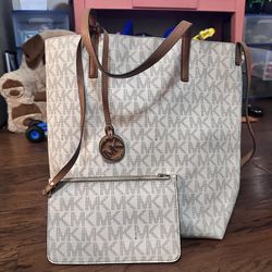 Coach Field 22 Tote Bag for Sale in San Antonio, TX - OfferUp