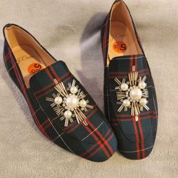 New Flat Christmas Choose Sz 5.5 