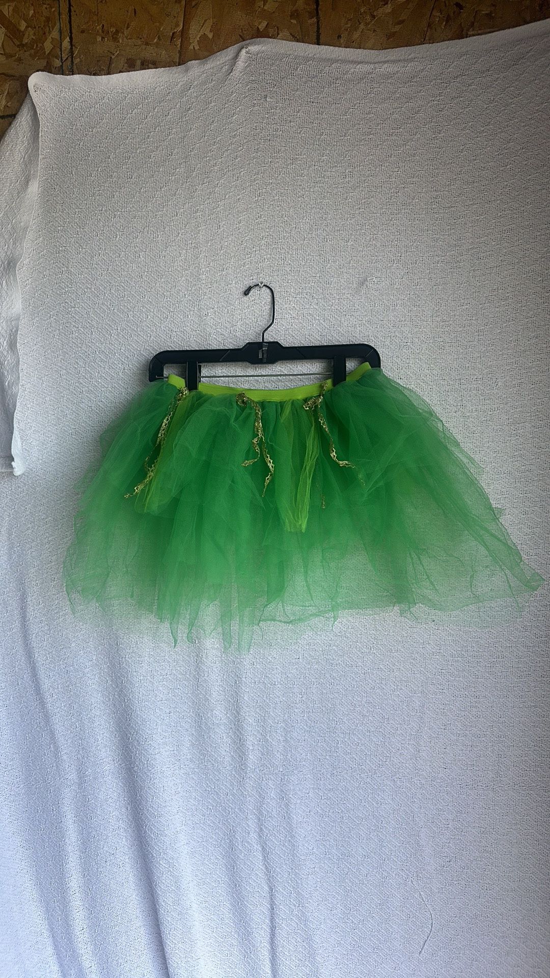 Green tutu skirt 26in waist but it does stretch 