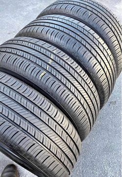 Set 225/55-18 Goodyear con el 80% de vida