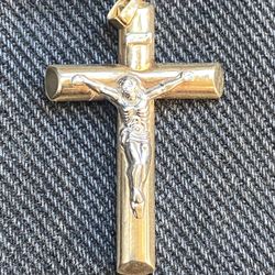 Beautiful 10k Gold Cross Pendant