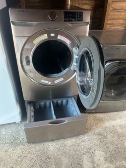 7.5 cu. ft. Smart Electric Dryer with Steam Sanitize+ in Champagne