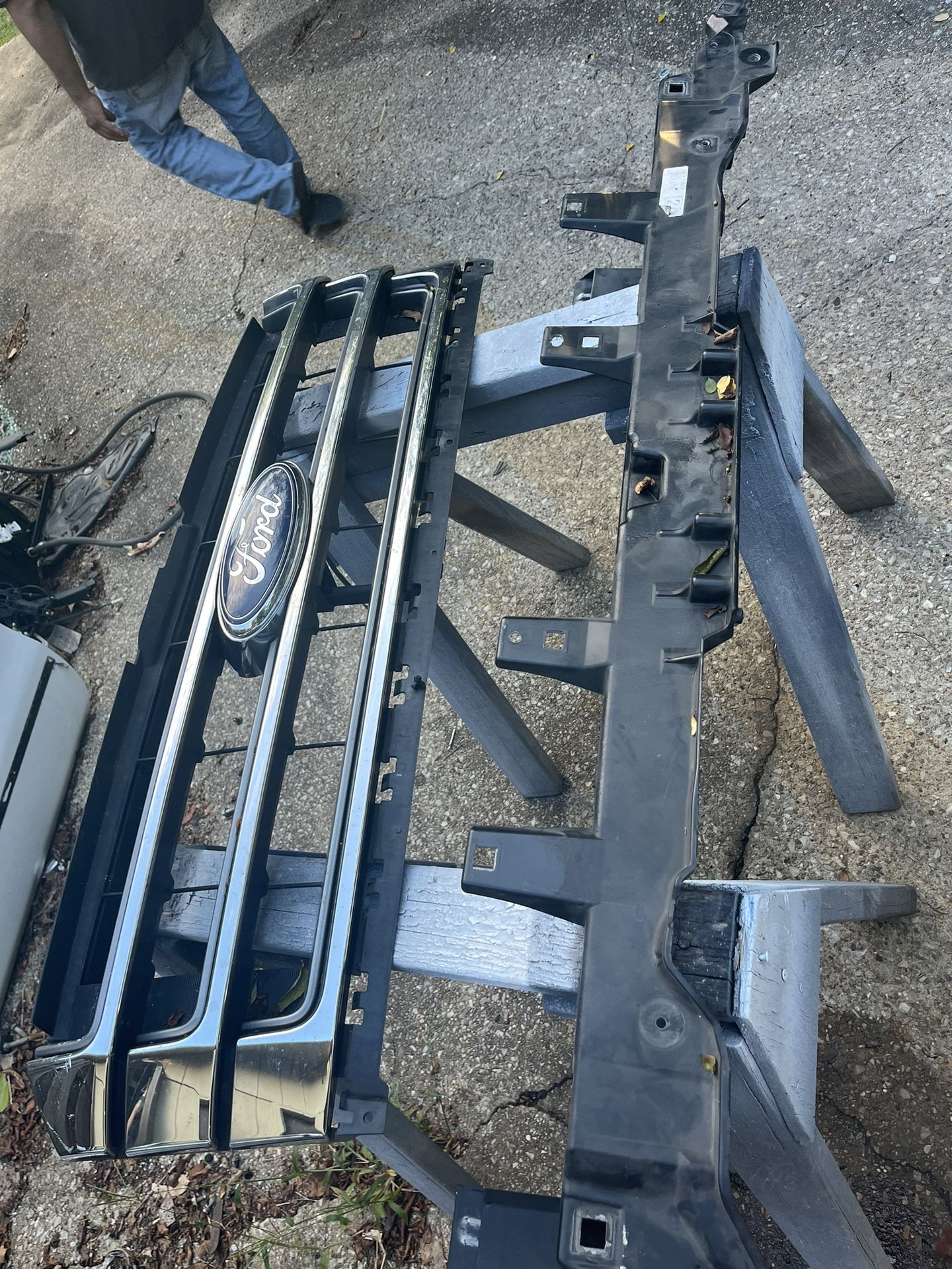 Ford Expedition Grill And Radiator Support For A 2020