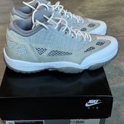 Jordan 11 low IE, orewood, size 9