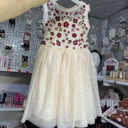 Beautiful Girl Dress/ Size XS 4-5 Used Once/ Firm On The Price 