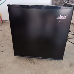 Mini fridge. Model-Artic King