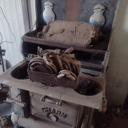 ANTIQUE CAST IRON STOVE 