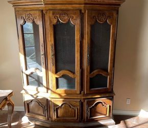 Cabinet hutch / china hutch