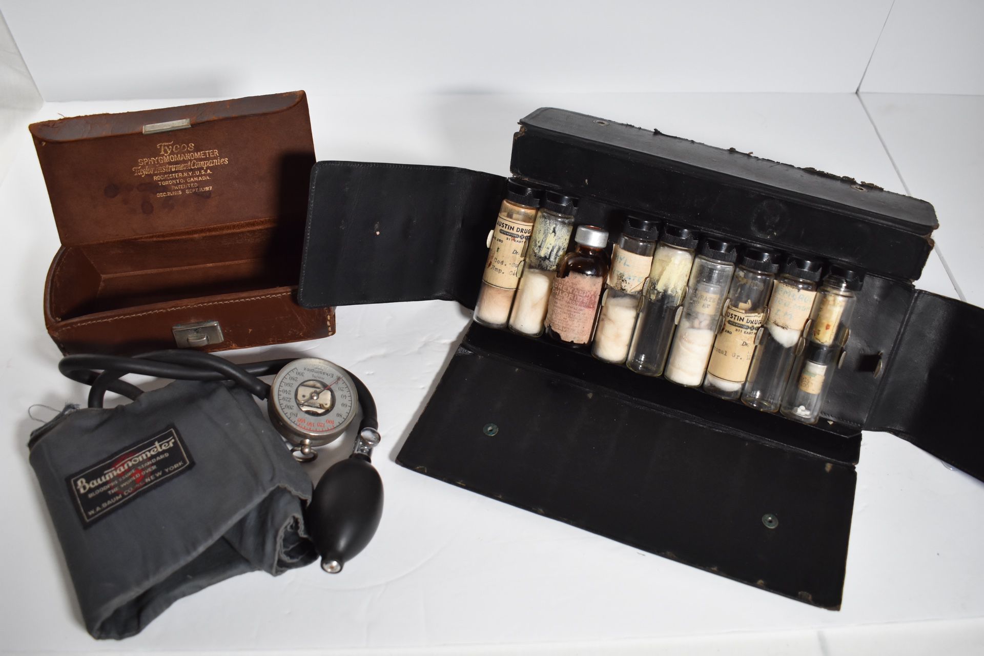 Antique Doctor Medicine Bottles & Accesories Leather Case