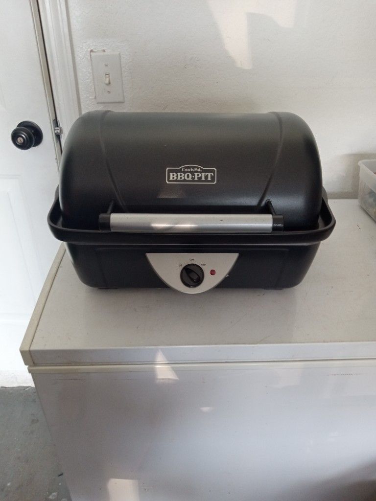 Rival Crock Pot BBQ Pit Indoor Countertop Slow Roaster Meat Cooker Grill BB100