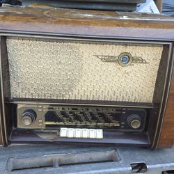 Loewe Opta Meteor Vintage Radio FM-AM