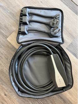TESLA MOBILE CONNECTOR WITH ADAPTERS