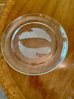 Platter with fish design in glass