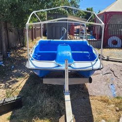 Paddle Boat With Built In Trolling Motor for Sale in Valley Home, CA