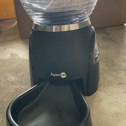 Aspen pet Programmable lebistro food dispenser Dog Cat 