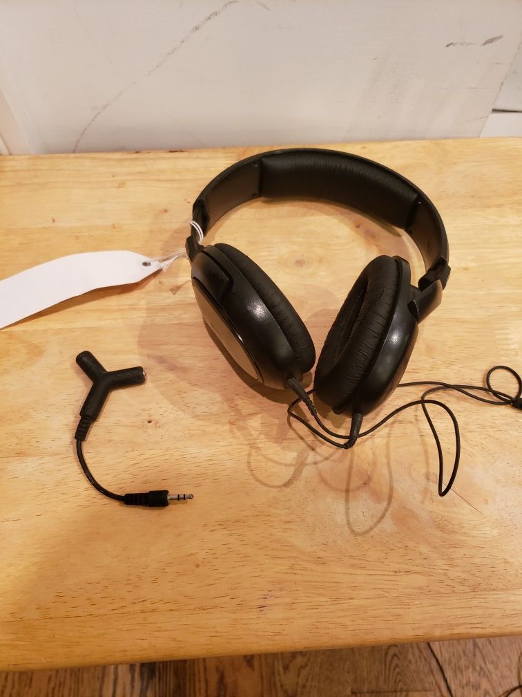 Sennheiser HD201 Stereo headphones + 2 way headphone splitter