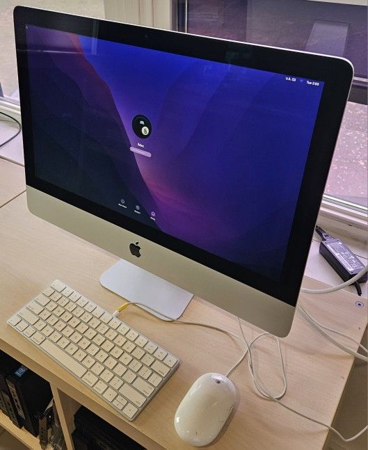 2017 Apple iMac 21.5 Inch. All In One Desktop