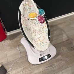 4Moms Mamaroo Multi-Motion Baby Swing